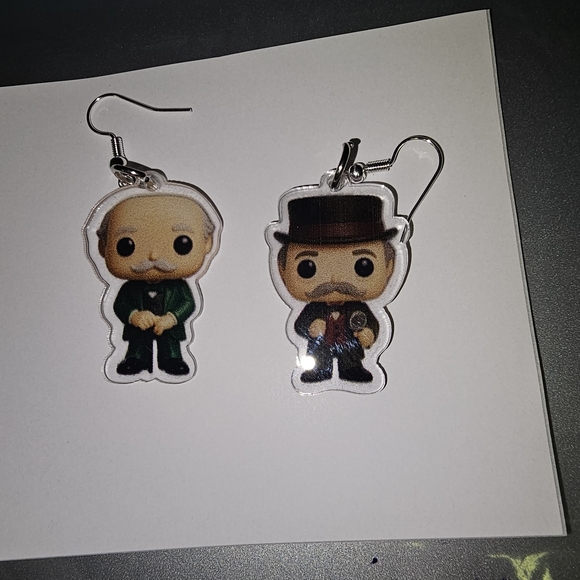 Charming Wizard Of Oz Character Earrings The Wizard in Green and Black - Picture 2 of 4